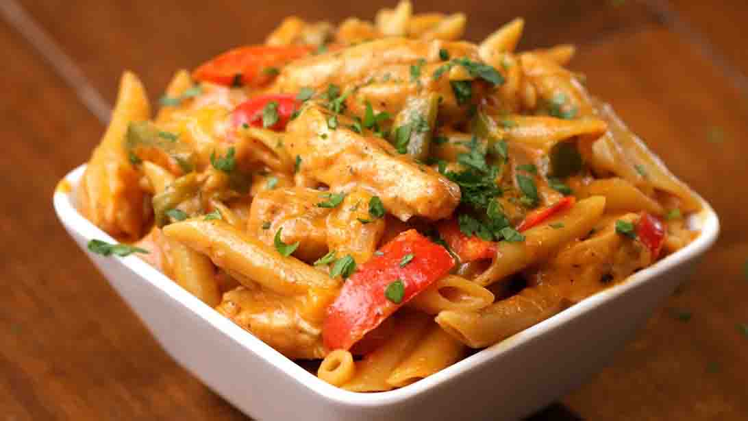 One-Pot Chicken Fajita Pasta Recipe | DIY Joy Projects and Crafts Ideas