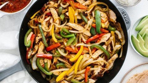 26-Minute Mexican Chicken Fajitas | DIY Joy Projects and Crafts Ideas