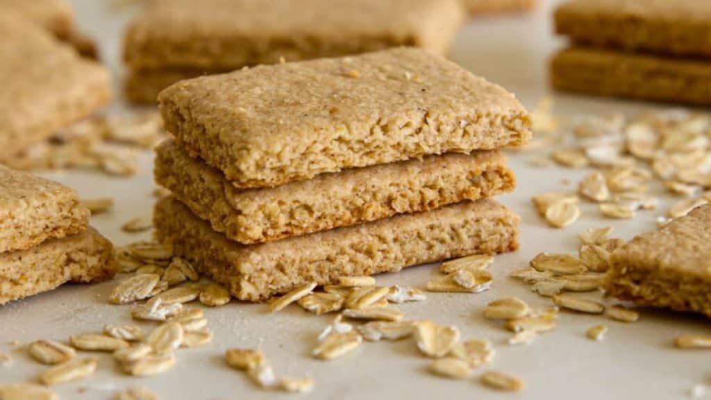 6-Ingredient Crispy Oatmeal Crackers