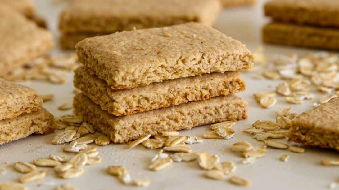 6-Ingredient Crispy Oatmeal Crackers - DIY Joy