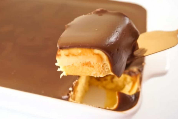 Easy Boston Cream Cake Recipe
