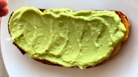 Easy Creamy Avocado Toast Recipe | DIY Joy Projects and Crafts Ideas