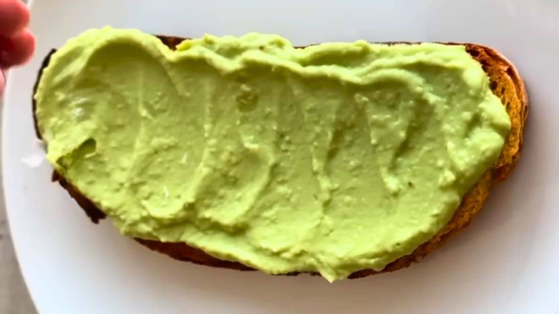 Easy Creamy Avocado Toast Recipe | DIY Joy Projects and Crafts Ideas