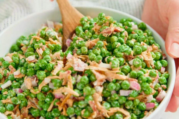 Easy Creamy Pea Salad Recipe