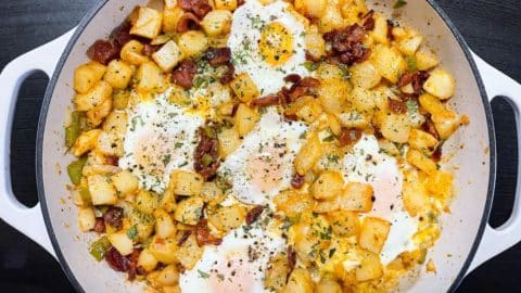 Easy Loaded Skillet Breakfast Recipe | DIY Joy Projects and Crafts Ideas