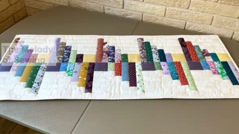 Easy Log Cabin Quilt Using Fabric Scraps | DIY Joy Projects and Crafts Ideas