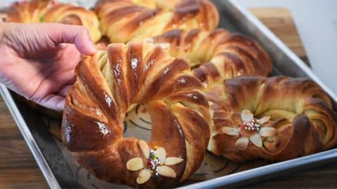 Easy and Delicious Easter Bread Recipe | DIY Joy Projects and Crafts Ideas