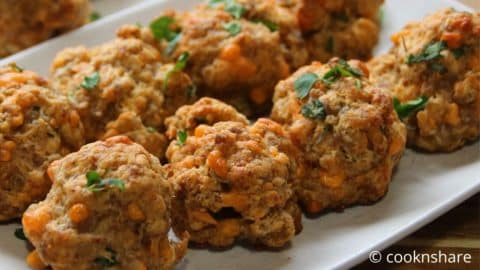 Easy-to-Make Cheesy Sausage Balls | DIY Joy Projects and Crafts Ideas