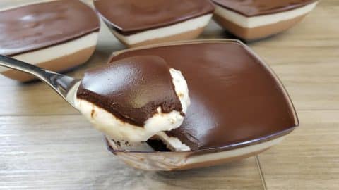 No-Bake Milk Chocolate Cheesecake Dessert | DIY Joy Projects and Crafts Ideas