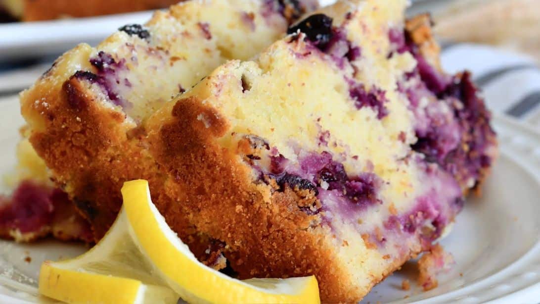 Soft and Moist Lemon Blueberry Yogurt Cake | DIY Joy Projects and Crafts Ideas