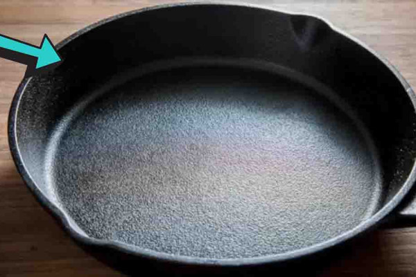 How to Clean a Cast Iron Pan After Cooking