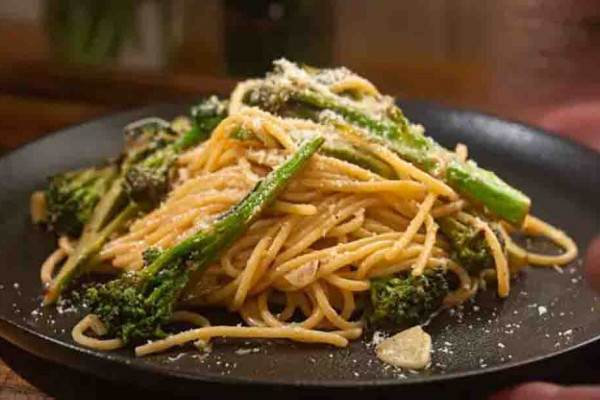 15-Minute Garlic Broccolini Pasta Recipe