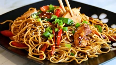 30-Minute Chicken Chow Mein | DIY Joy Projects and Crafts Ideas