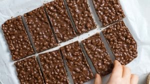 4-Ingredient Chocolate Rice Krispie Bars