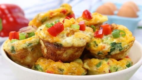 Bacon and Egg Breakfast Muffins | DIY Joy Projects and Crafts Ideas
