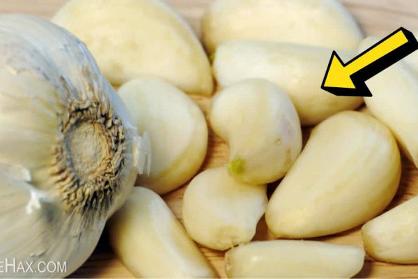 Clever Garlic Peeling Hack