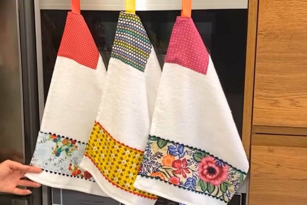 DIY Kitchen Towels Using Fabric Scraps (1)