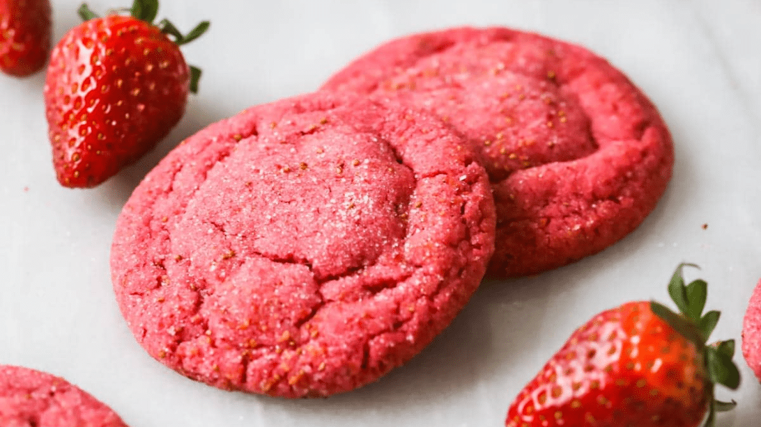 Easy Strawberry Sugar Cookies Recipe | DIY Joy Projects and Crafts Ideas