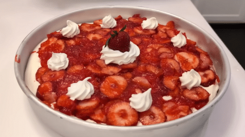 Grandma’s Southern Sweet Strawberry Pizza Recipe | DIY Joy Projects and Crafts Ideas