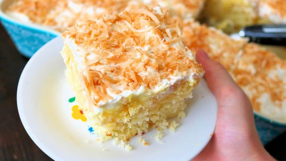 Hawaiian Pineapple Coconut Poke Cake | DIY Joy Projects and Crafts Ideas