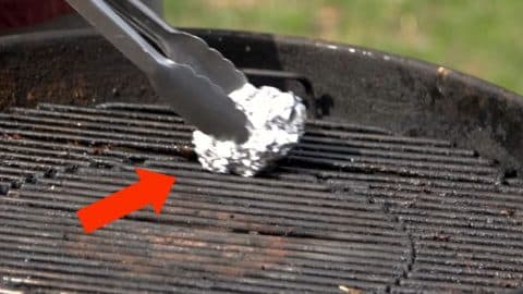 How to Clean Grill Grates Using Aluminum Foil | DIY Joy Projects and Crafts Ideas