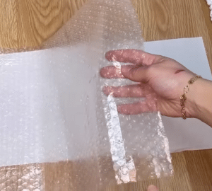 Easy Bubble Wrap Mop Cleaning Hack