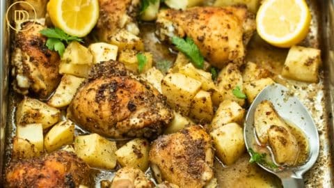One Pan Lemony Chicken and Potatoes | DIY Joy Projects and Crafts Ideas