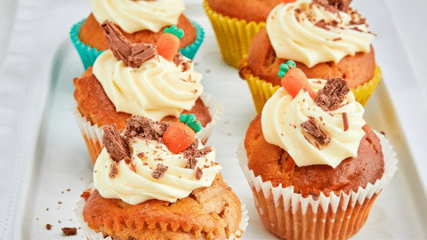 Super Easy Carrot Cake Muffins Recipe | DIY Joy Projects and Crafts Ideas