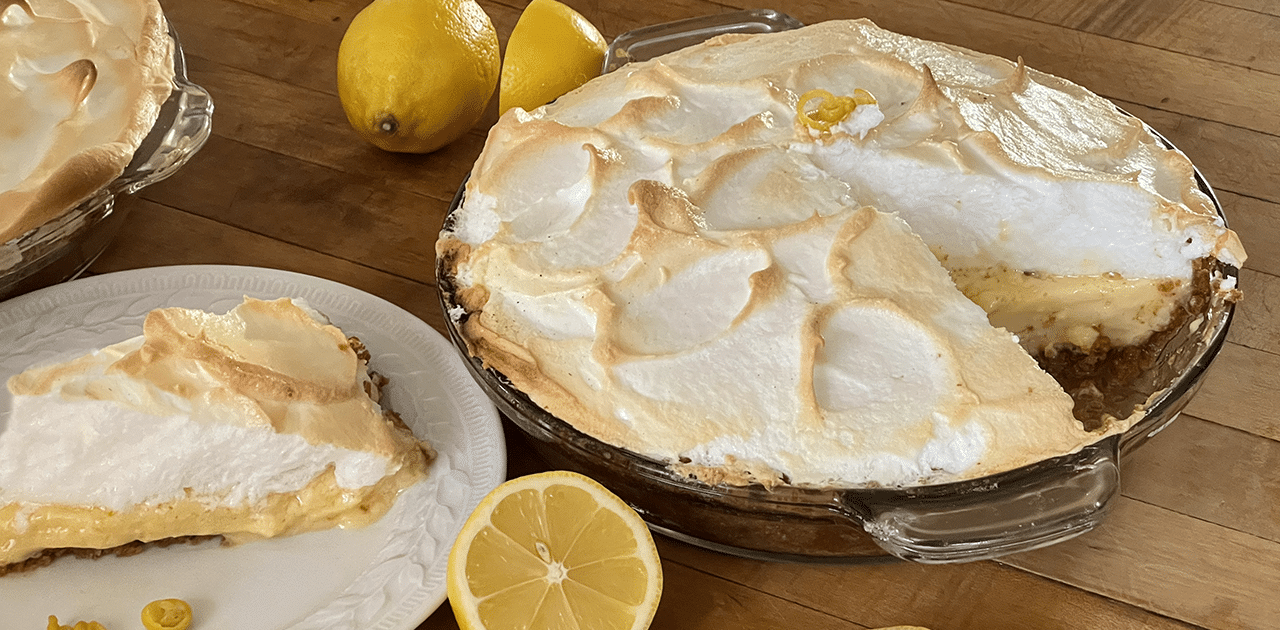 Best Ever Lemon Icebox Pie Recipe | DIY Joy Projects and Crafts Ideas