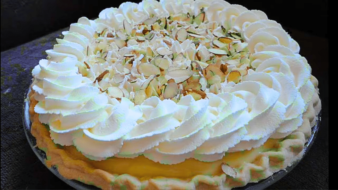 Easy Banana Cream Pie Dessert Recipe | DIY Joy Projects and Crafts Ideas