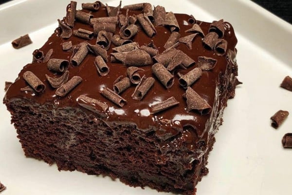 Easy Chocolate Fudge Cake Recipe