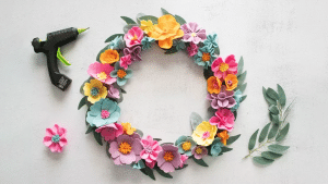 Easy Dollar Tree Felt Flower Wreath Tutorial