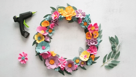 Easy Dollar Tree Felt Flower Wreath Tutorial | DIY Joy Projects and Crafts Ideas