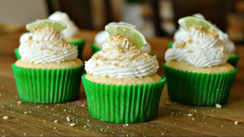 Easy No-Fail Key Lime Cupcake Recipe | DIY Joy Projects and Crafts Ideas
