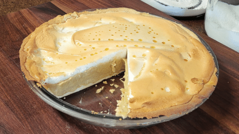 Easy Old-Fashioned Butterscotch Pie Recipe | DIY Joy Projects and Crafts Ideas