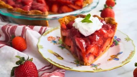 Easy Strawberry Pie Recipe | DIY Joy Projects and Crafts Ideas