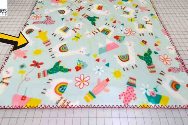 DIY Fleece Blanket with Closed Blanket Stitch Edge