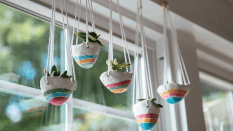 Adorable Hanging Pinch Pot Planters Tutorial | DIY Joy Projects and Crafts Ideas