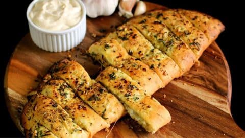 Best Cheesy Garlic Bread Recipe | DIY Joy Projects and Crafts Ideas