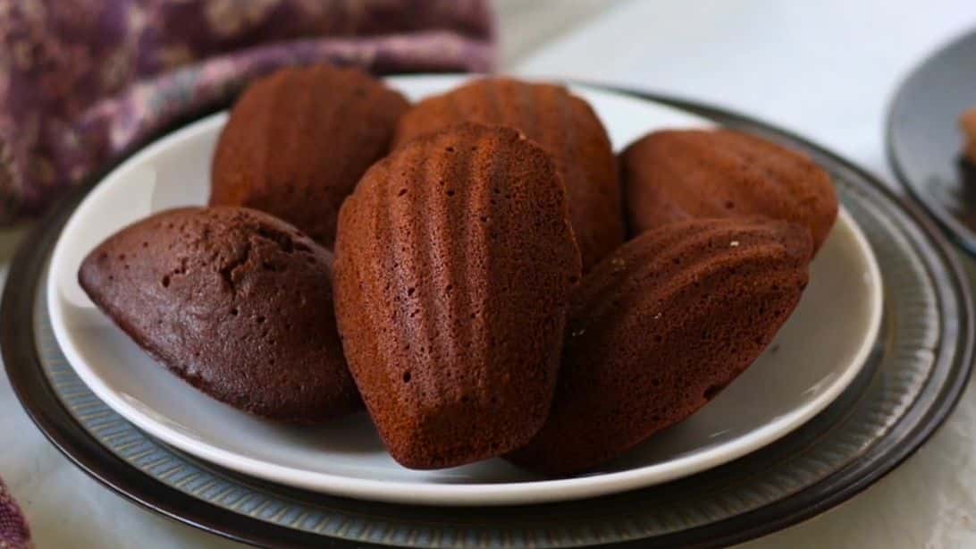 Easy Chocolate Madeleines Recipe | DIY Joy Projects and Crafts Ideas