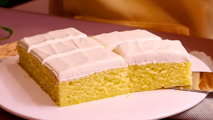 Easy Melt-in-Your-Mouth Lemon Cake Recipe