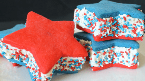 Easy Patriotic Star Ice Cream Sandwich Recipe | DIY Joy Projects and Crafts Ideas