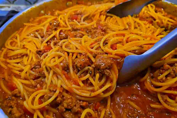 One-Pan Spaghetti & Meat Sauce Recipe