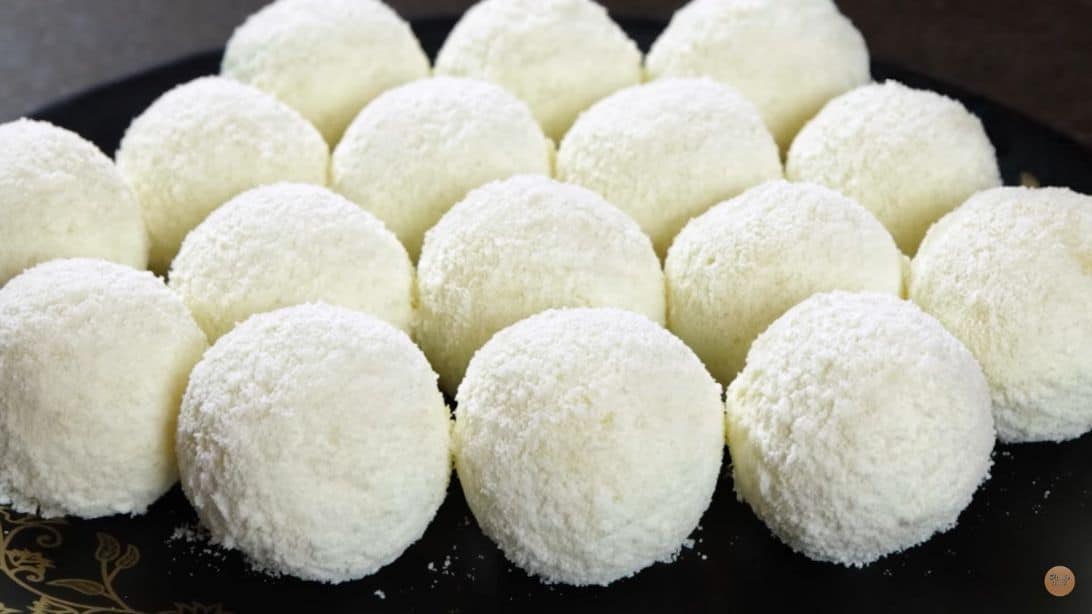 4-Ingredient Coconut Balls | DIY Joy Projects and Crafts Ideas