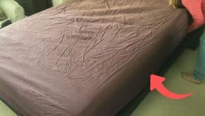 A Simple Trick For Putting on a Fitted Bedsheet