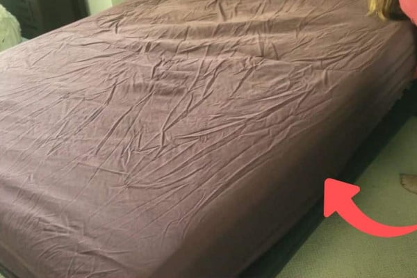 A Simple Trick to Putting on a Fitted Bedsheet