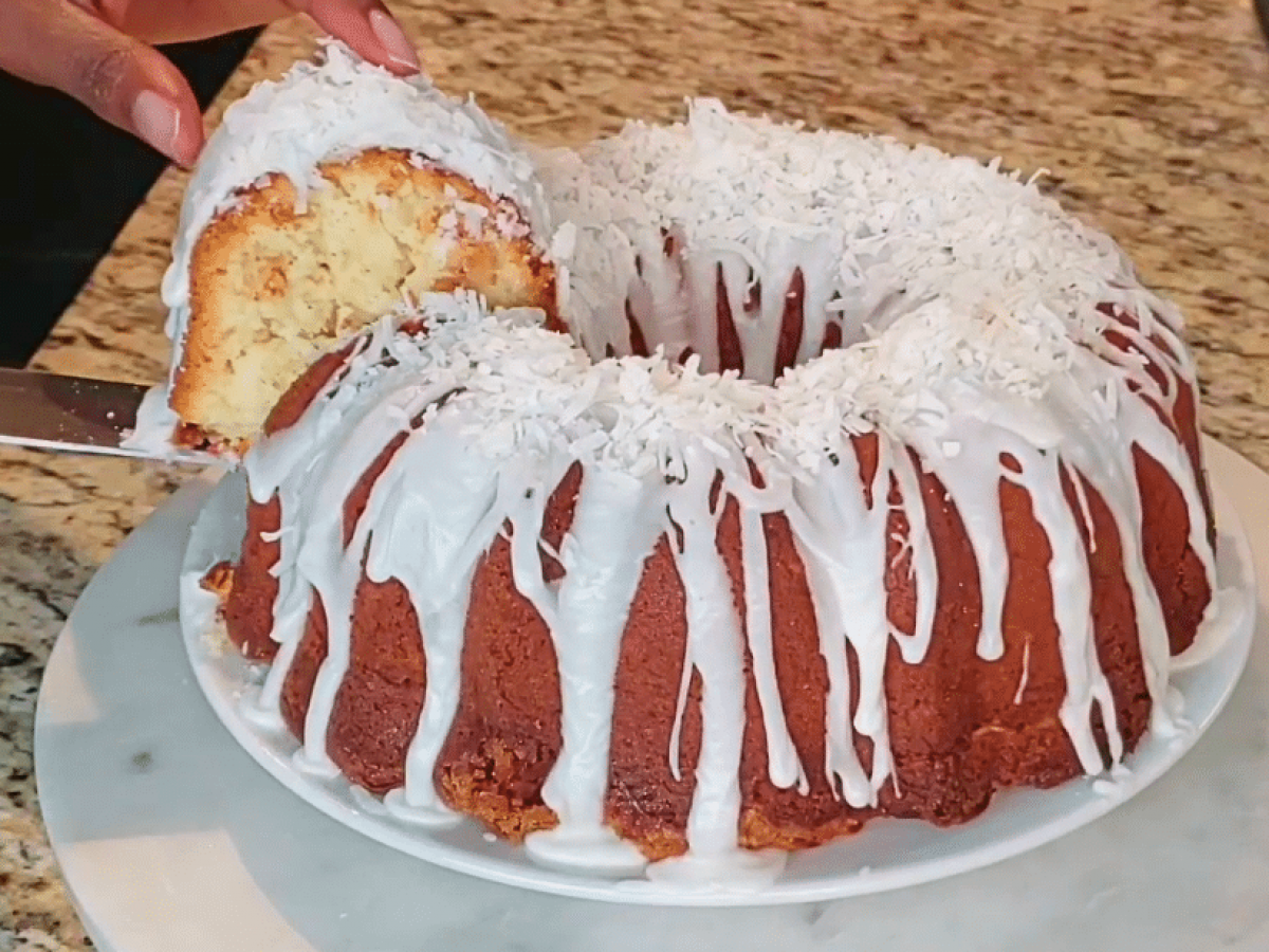 White Chocolate Coconut Bundt Cake, image size:1200x900
