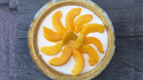 Easy No-Bake Creamy Peach Pie Recipe | DIY Joy Projects and Crafts Ideas