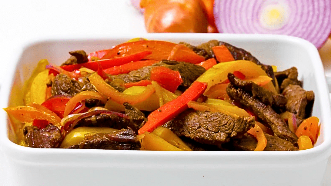 Easy One-Pan Steak and Peppers Recipe | DIY Joy Projects and Crafts Ideas