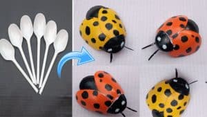 How to Make Ladybugs Using Plastic Spoons